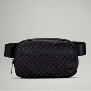 Lululemon Everywhere Belt Bag Motif